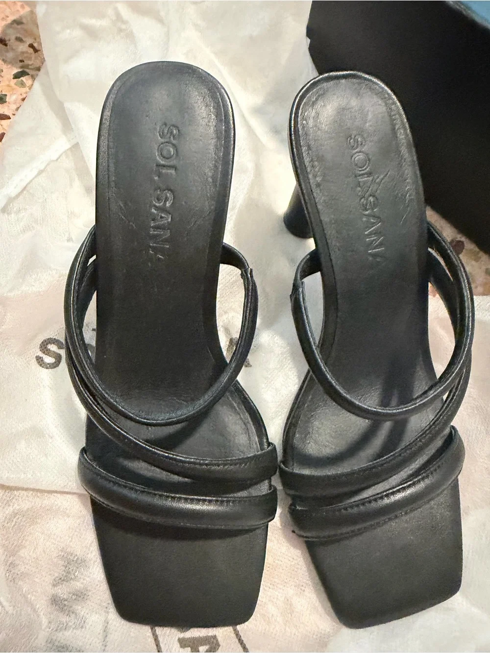 Sol Sana sleek black